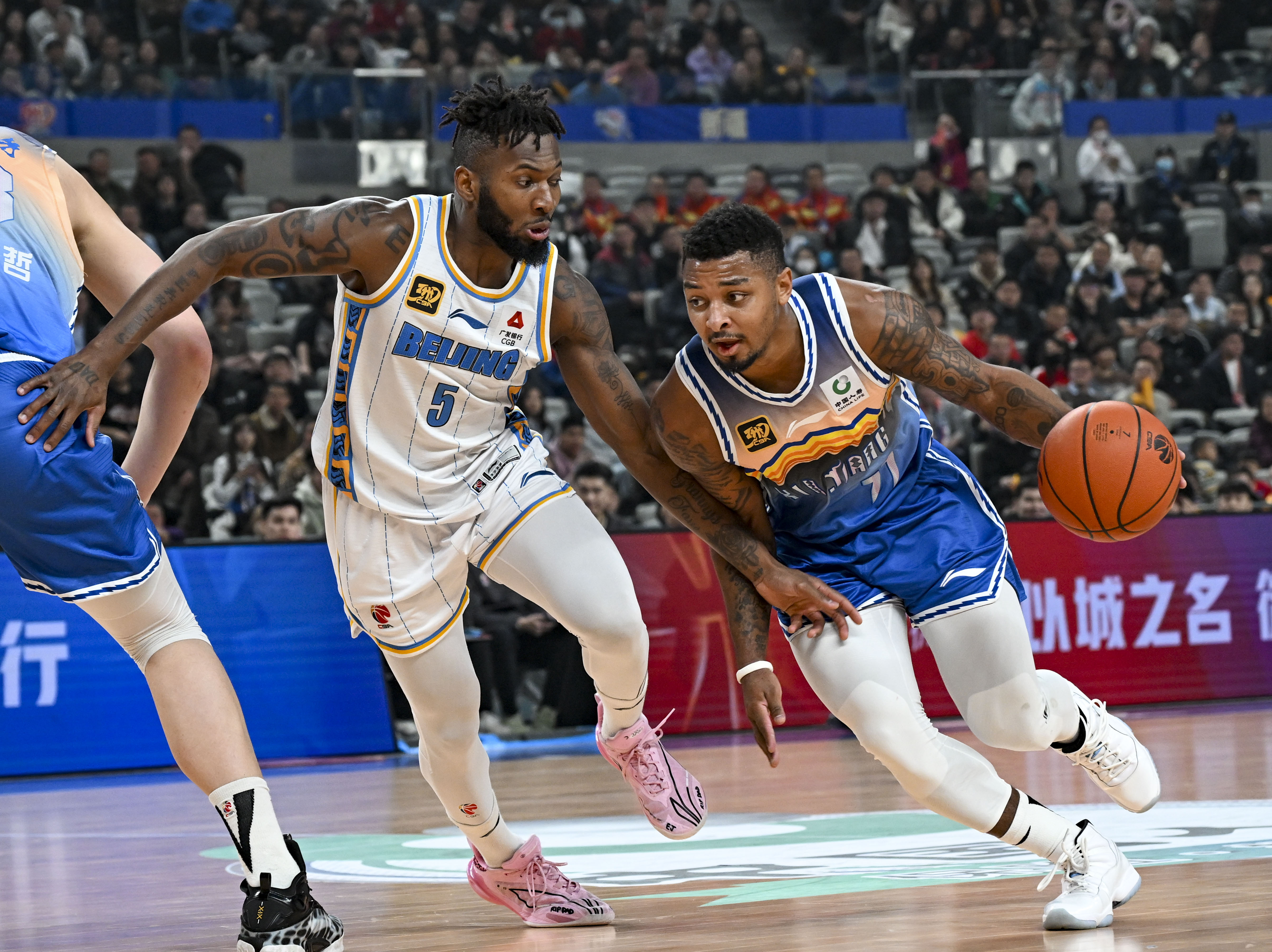 NBA比赛暂停或取消，球员们休息备战下一场比赛的简单介绍